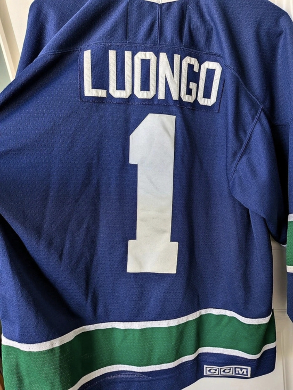 Canucks Roberto Luongo CCM Vintage Hockey Jersey Men's Large